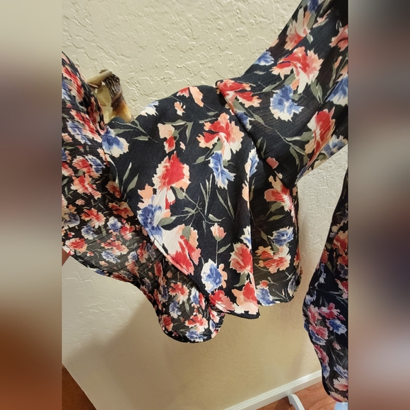 Chaps Floral Blouse - Generous Size M - Picture 4 of 8